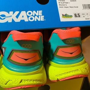 Hoka One One Clifton 1   Size 8.5 women’s
